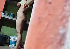stepsister taking a bath voyeur video