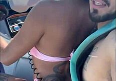 novinha brasileira deliciosa da perdido no corno manso e vai fuder com o instrutor de jetski no mar