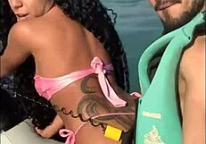 novinha brasileira deliciosa da perdido no corno manso e vai fuder com o instrutor de jetski no mar