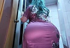 Stepmom Helps Relax In Bathroom