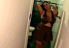 ela sai toda gozada e vai para o banho para a proxima cena so de anal - nicky valente