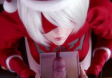 2b gets her xmas gift in nier automata