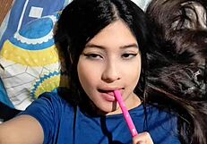 Colombiana se toca con su mejor amigo