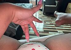 Hoy estuve distraida en clases de anatomia asi que quise experimentar con mi vagina pero quiero que alguno de ustedes venga y me folle bien rico
