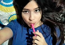 Colombiana se toca con su mejor amigo