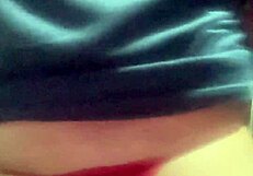 bumbum branquinho rebolando discoteca com fio dental
