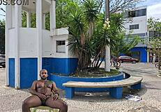 exibindo o meu dote em varias praças publicas
