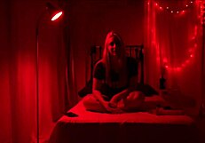 Fetish center gets kinky with Colombian beauty