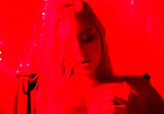 Fetish center gets kinky with Colombian beauty