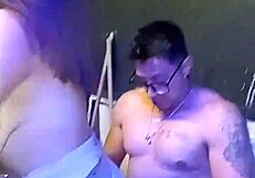 En robe de soirée excitée ce beau gosse me baise aux chiottes hommes presque prise !