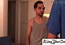 Swingyourballs Com - Jovem recebe boquete intenso de deviante gay