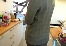 Elisa 26, sexy französische Immobilienmaklerin mit großen Titten wird frech