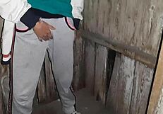 Tangkap Tetangga Ngocok di Toilet Jalanan, Ikutan Main Lesbian