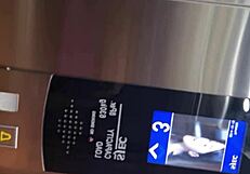 Potkal jsem cizí holku ve výtahu a dala mi kouření