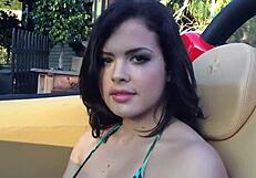 このストーリーで、熱いレズビアンがバイセクシャルな悦びをアナルクリームパイで