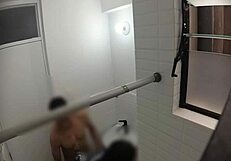 İspanyol Öğretmeni Sevgilisiyle Umumi Banyoda Sikişirken Gözetliyorum!