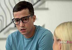 Stiefsohn beauftragt Erben mit Stiefmutter in wildem FFM Dreier zu zeugen