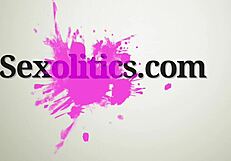 嘿，看看这些大胸亚洲妹和火辣金发女同在热辣写真会上的表现