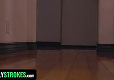 Zvádzanie našej novej nevlastnej dcéry na zakázaný trojku s Bridgette B a Vanna Bardot