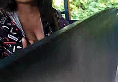 哇，陌生人在公交车上摸我的屁股，我们变得调皮