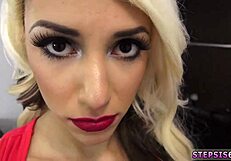 Blondine med store blå øjne prøver FØRSTE GANG Hardcore