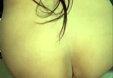 يا إلهي، صديق زوجي لا يستطيع التوقف عن النظر إلى مؤخرتي!