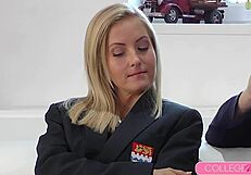 فتاة جامعية مطعونة سيسيلا تمص وتلعق معلما قبل أن تصب على زبه