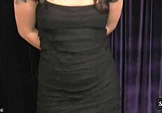 Sinn Sage Si Spoglia della Lingerie Rivelando Corpo Sensuale e Figa Bagnata