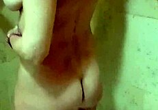 Шпионирането на съседа ми в душа ни възбуди толкова, че свърших бързо! 🔥