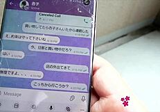 綺麗な裸のベイブがパブリックトイレで濡れたマンコセックスを楽しむ