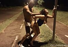 נשואה המומה מזין ענק של זר בציבור!