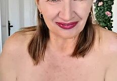 Forró nagymama csábít fújással és cicifúrással nagy cicikkel