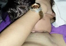 Ik hou van echte lesbische seks met puffy kutje likken