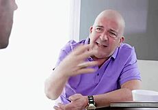 Ayah Tiri Peduli Pesan Pengantin Asia untuk Melayani Dia