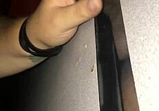 Thickdickbandit dobi sesano in pogoltnjeno od bbw pri medrasnem gloryhole