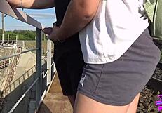 Skoraj nas je zalotilo, ko smo poskušali jebati na vlaku včeraj