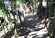 妻子舔丈夫最好朋友屁股，吸大黑鸡巴，然后亚马逊姿势被操狗爬式中出