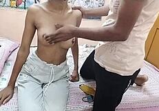 Indyjska przyrodnia siostra Dimple przyłapana z chłopakiem na seks w sypialni