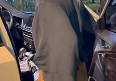 Hey, ser du denne brasilianske hotwife blive pounded af en kæmpe pik mens hun ringer til sin mand?