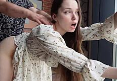 オールナチュラルラティーナのカタリナ・オッサがストッキングで大きなお尻を振る