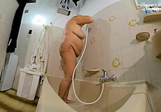 Francoz te občutljivo prstuje v stanovanju