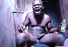 Жесткий взрыв спермы в спальне без девчонки