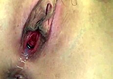 Mała azjatycka nastolatka 18+ oszukana na creampie przez starego nauczyciela w klasie