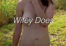 Schau meine junge 18+ Frau bei ihrem ersten Nacktspaziergang!