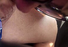 Пробовал взаимную мастурбацию с женой друга в машине?