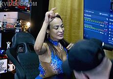 เบลินญาบาราโชจับโฮสต์แน่นและจูบด้วยความเสียวสกปรก