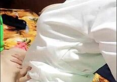 Стара жена прима интензиван вагинални секс са дубоком пенетрацијом