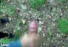 Мы просто трахаемся в лесу, надеюсь, никто не увидит