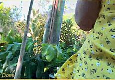 Wifey βγαίνει χωρίς σουτιέν με καλοκαιρινή φούστα 😍