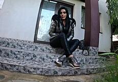 Muito porra derramada no meu casaco brilhante pelo jardineiro nesta prévia